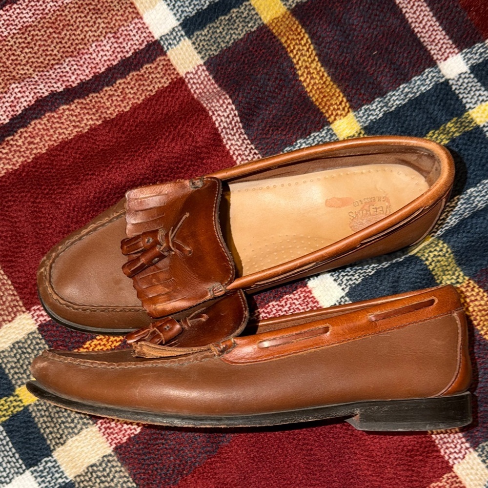GH Bass Weejuns women’s 9.5 9 1/2 loafers brown Leather Tassel slip on classic - Picture 2 of 11